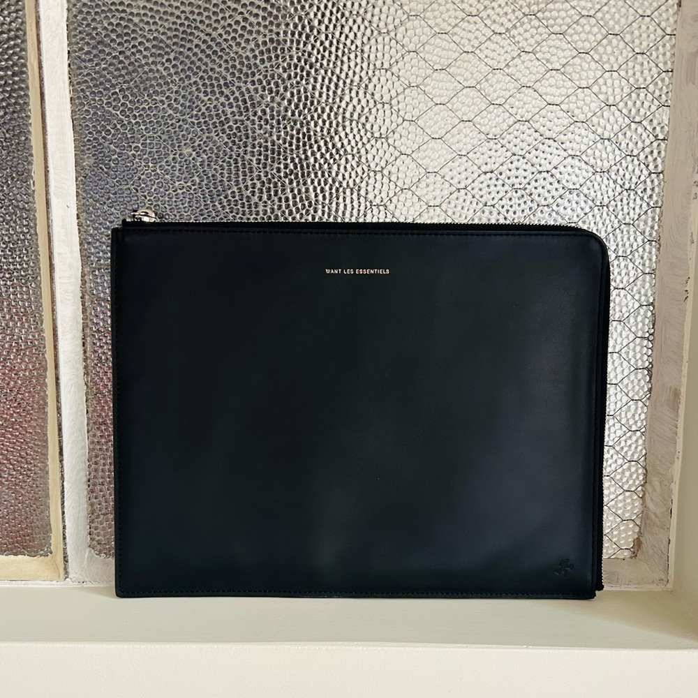 Want Les Essentials Black Leather Folio iPad Case for Men & Women